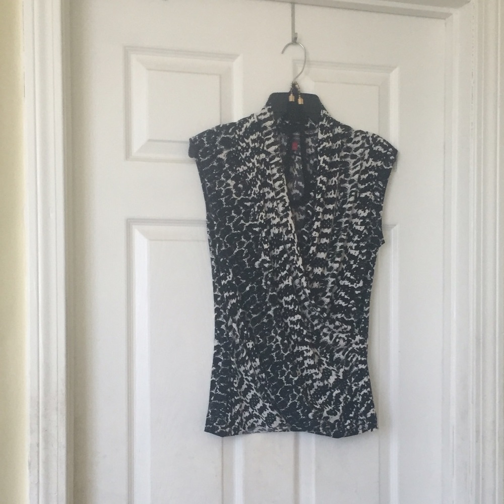 Vince Camuto blouse size S black/off white