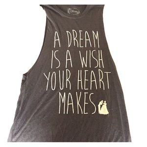 A casual pretty T-shirt