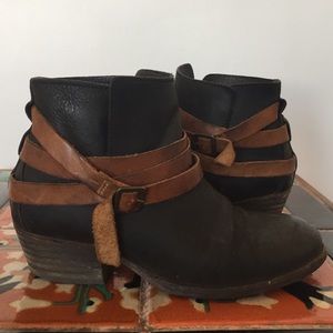 H by Hudson Horrigan Wrap Strap Booties S 6.5