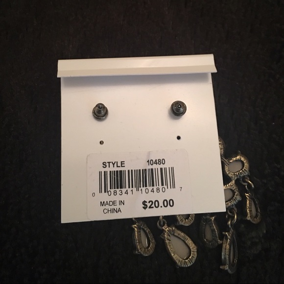 Earring - Picture 2 of 2