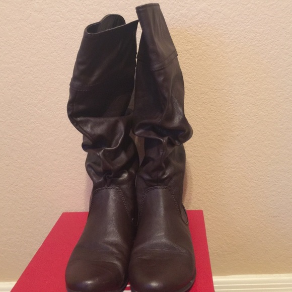 Tall brown boots - Picture 3 of 4