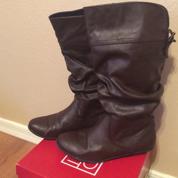 Tall brown boots - Picture 4 of 4