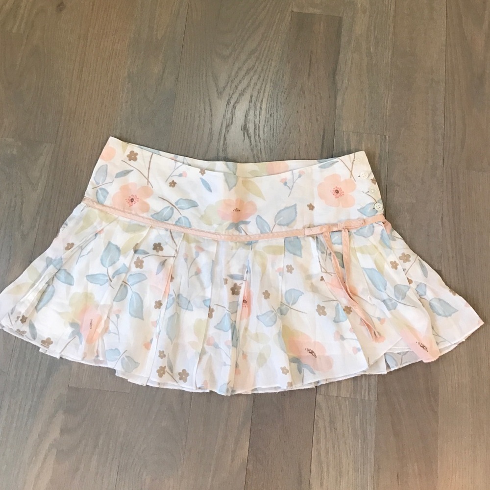 Sweet pleated pastel mini