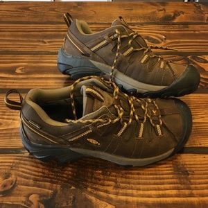 Size 9.5 Keen Targhee II Low hiking shoes