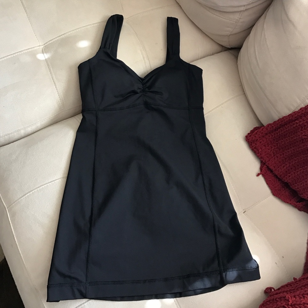 lululemon // black yoga tank // size 4