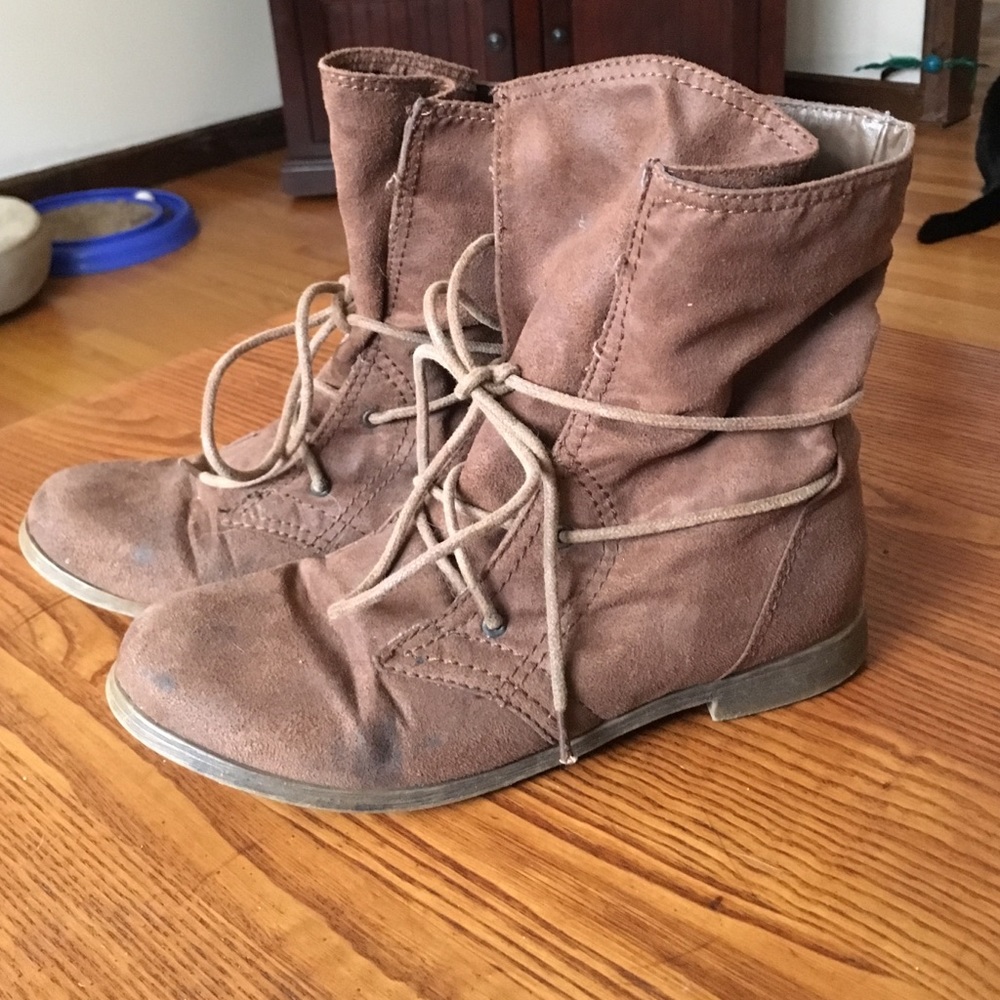 Peter Pan Booties - Picture 1 of 2