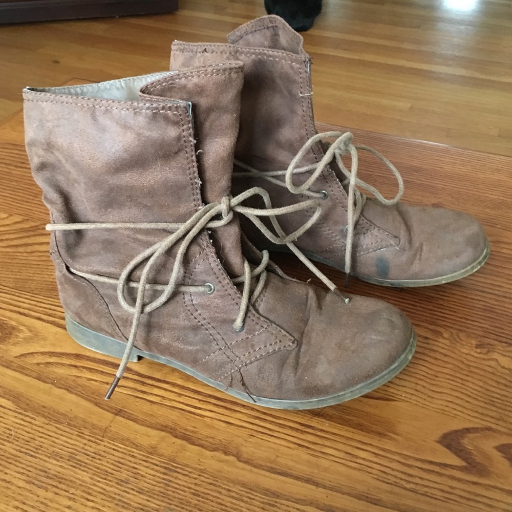 Peter Pan Booties - Picture 2 of 2