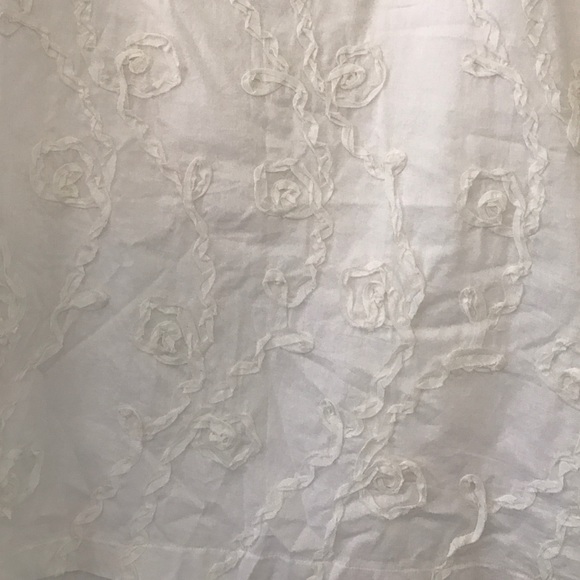 Skirt with pretty decorative design - Picture 2 of 3