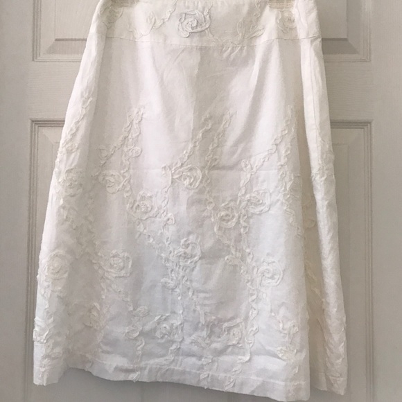 Skirt with pretty decorative design - Picture 3 of 3