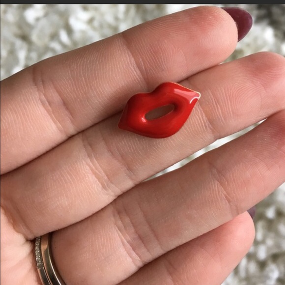 🆕New Red Lip Kiss Earrings - Picture 2 of 3