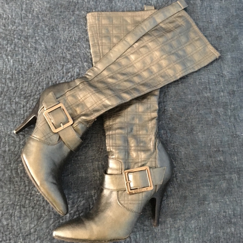 BCBG boots