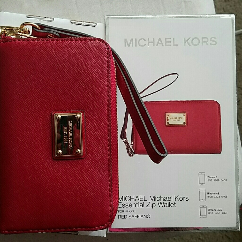 Michael Kors Essential Zip Wallet