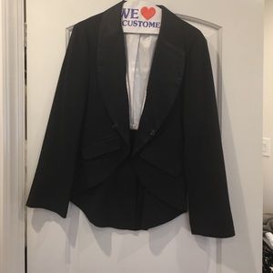 Tuxedo style black blazer!