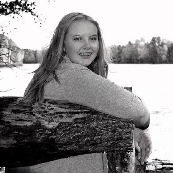 Meet your Posher, Liv - Picture 1 of 1