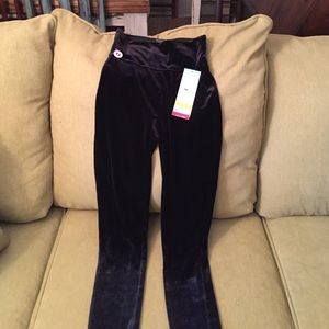 SPANX- ASSETS -RED HOT LABEL-VELVET LEGGINGS