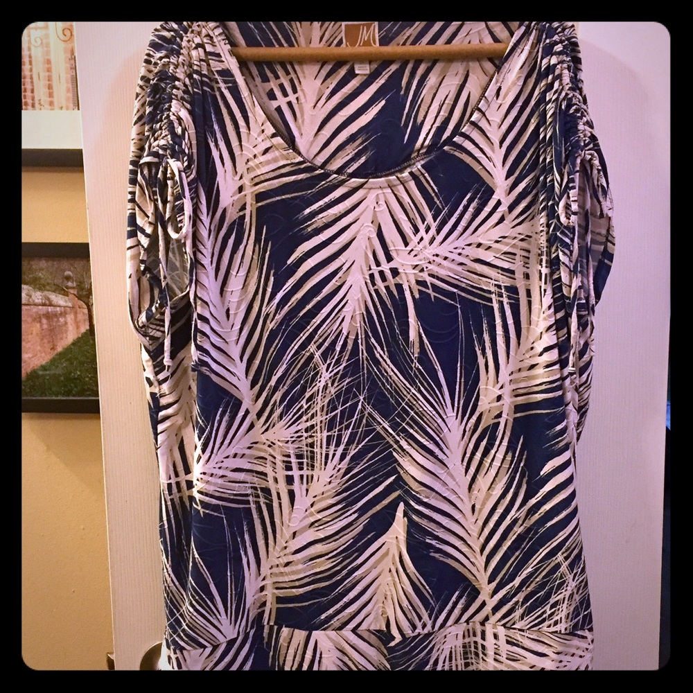 💥💥SOLD IN A BUNDLE💥💥     Tropical print blouse