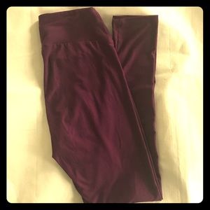 🍷LulaRoe OS Leggings - HTF wine color 🍷