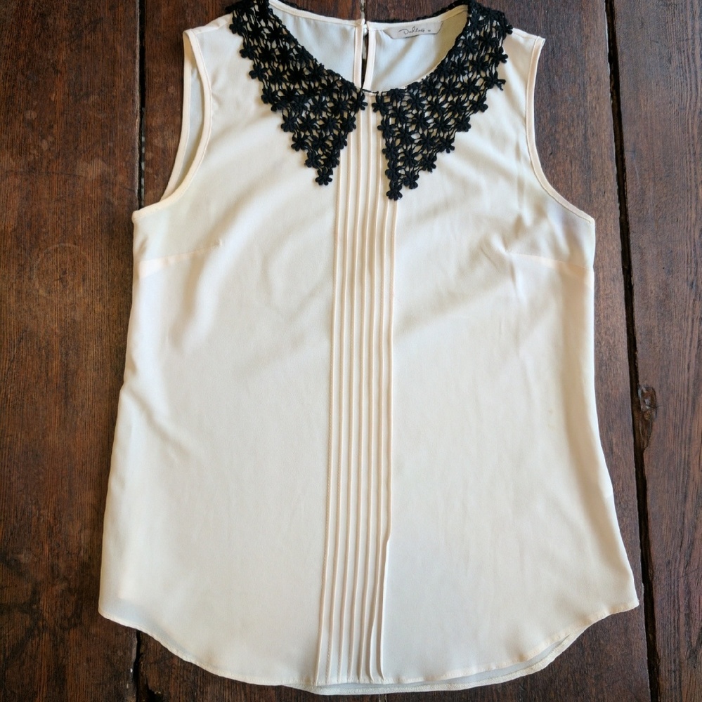 Anthropolgie Sleveless Top w. Lace Collar