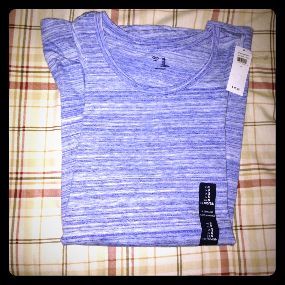Gap NWT sleeves Tshirt