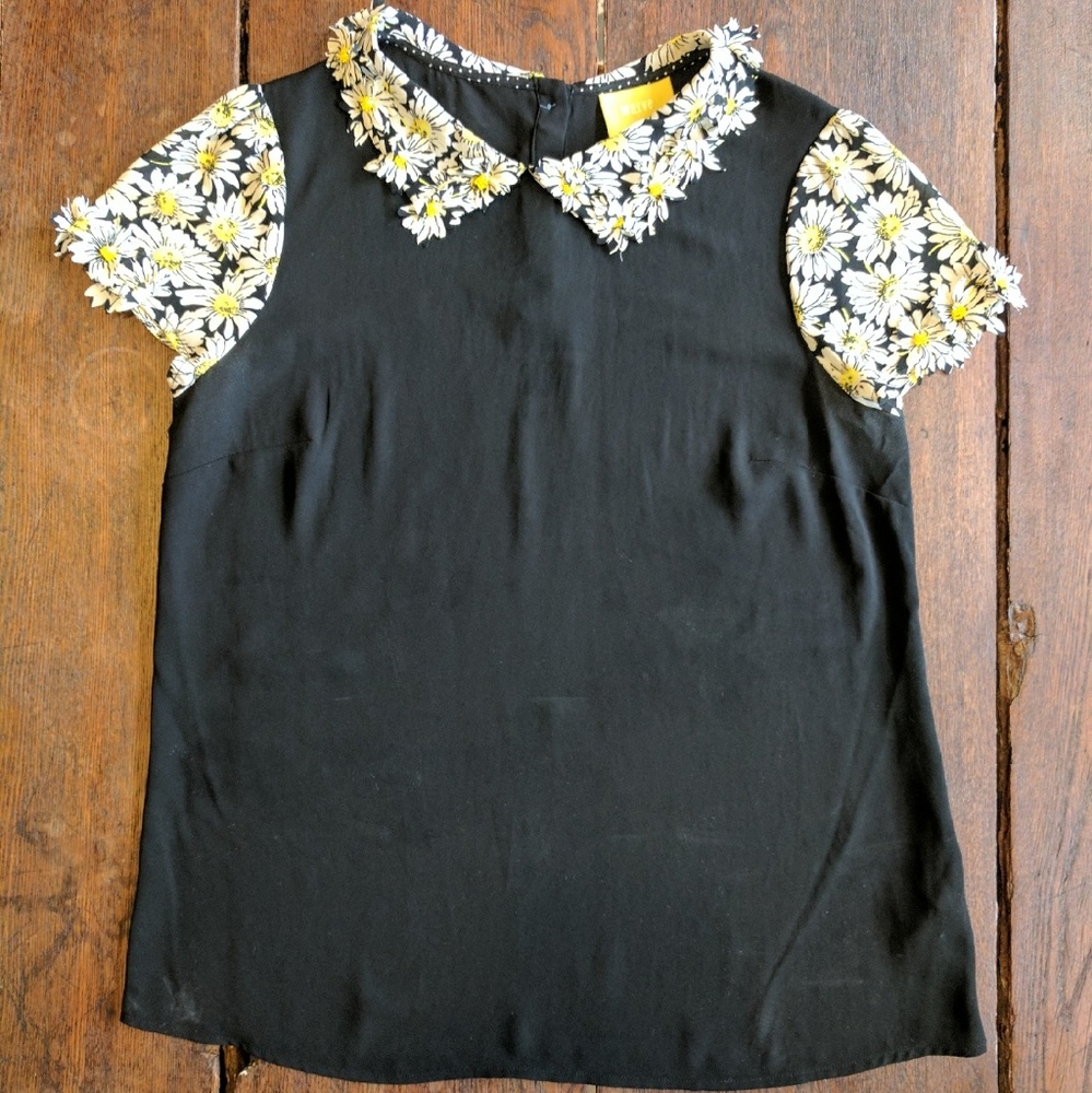 Anthropoligie top with Sunflower Collar & Sleeves