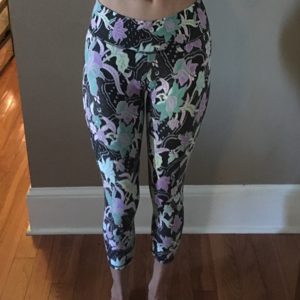 Victoria Secret cropped yoga leggings XS