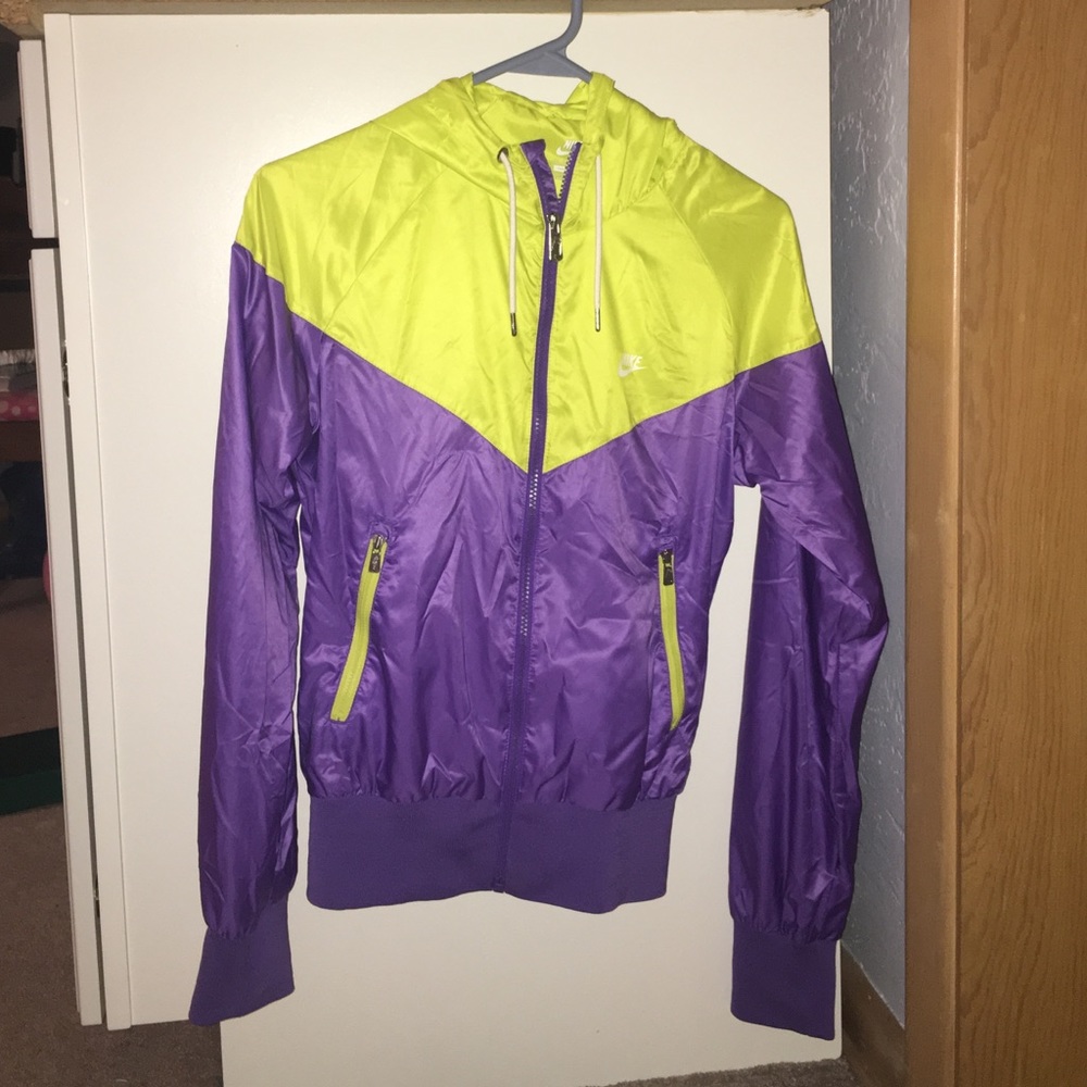 NIKE WINDBREAKER