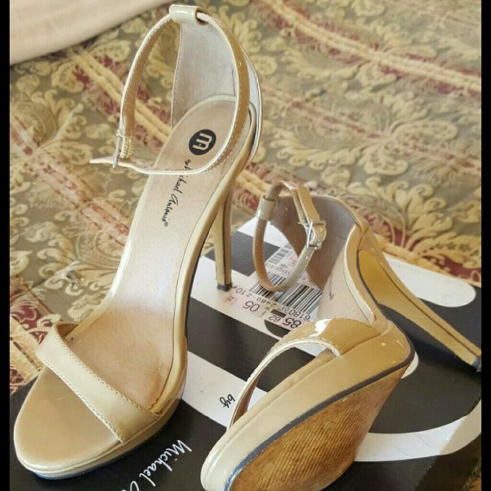 Nude Pumps