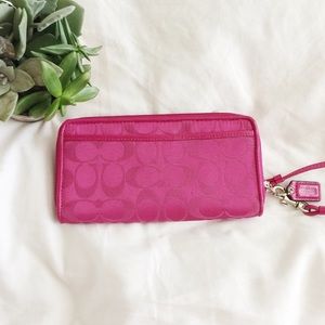Coach Wristlet - Pink