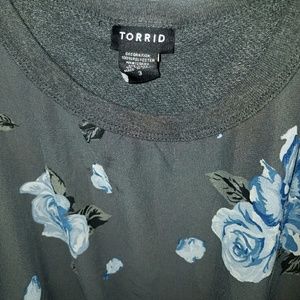 Torrid gray sweatshirt w/blue roses
