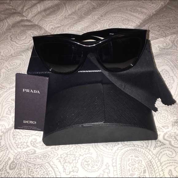 BRAND NEW PRADA sunglasses 😎 - Picture 3 of 3