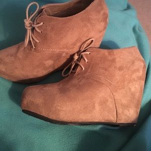 Heeled booties