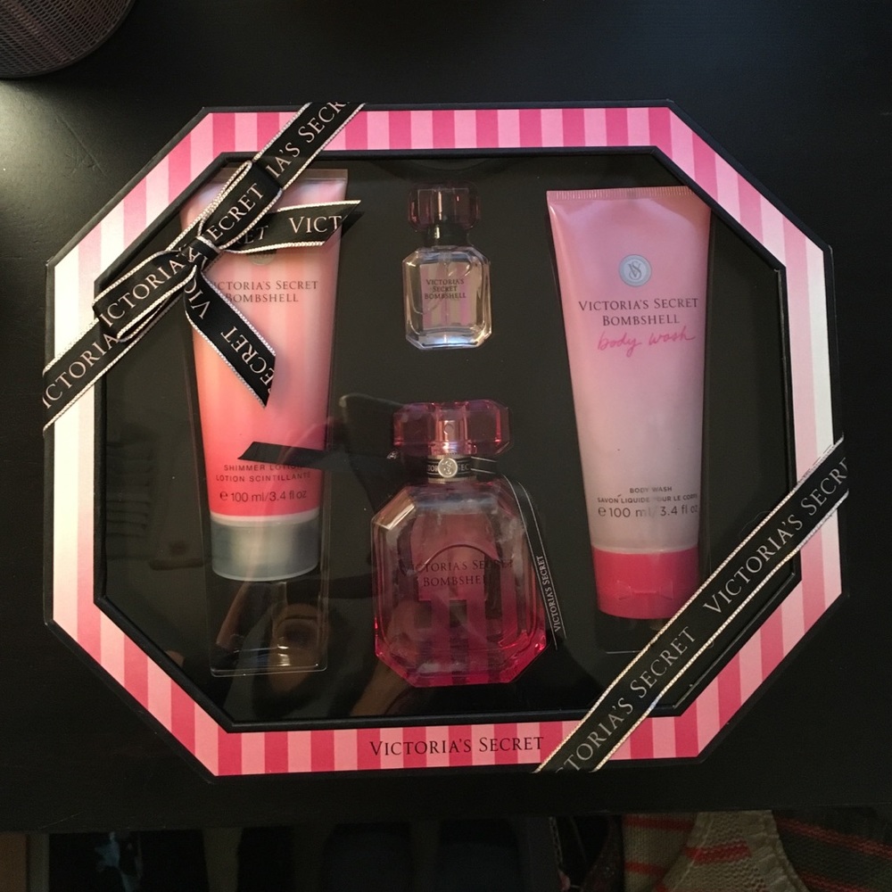 Victoria Secret Bombshell 4 piece Gift set