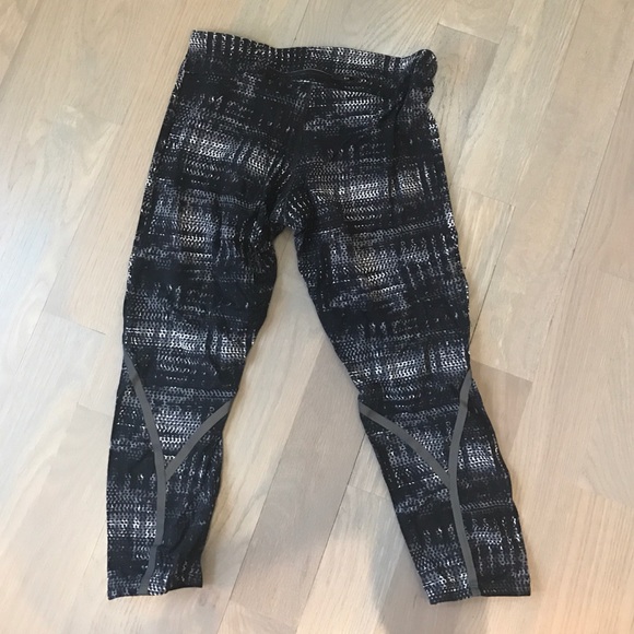 Nike yoga pants with reflective detail - Picture 2 of 4