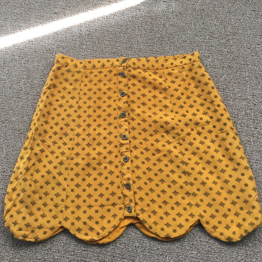 Scallop mini skirt