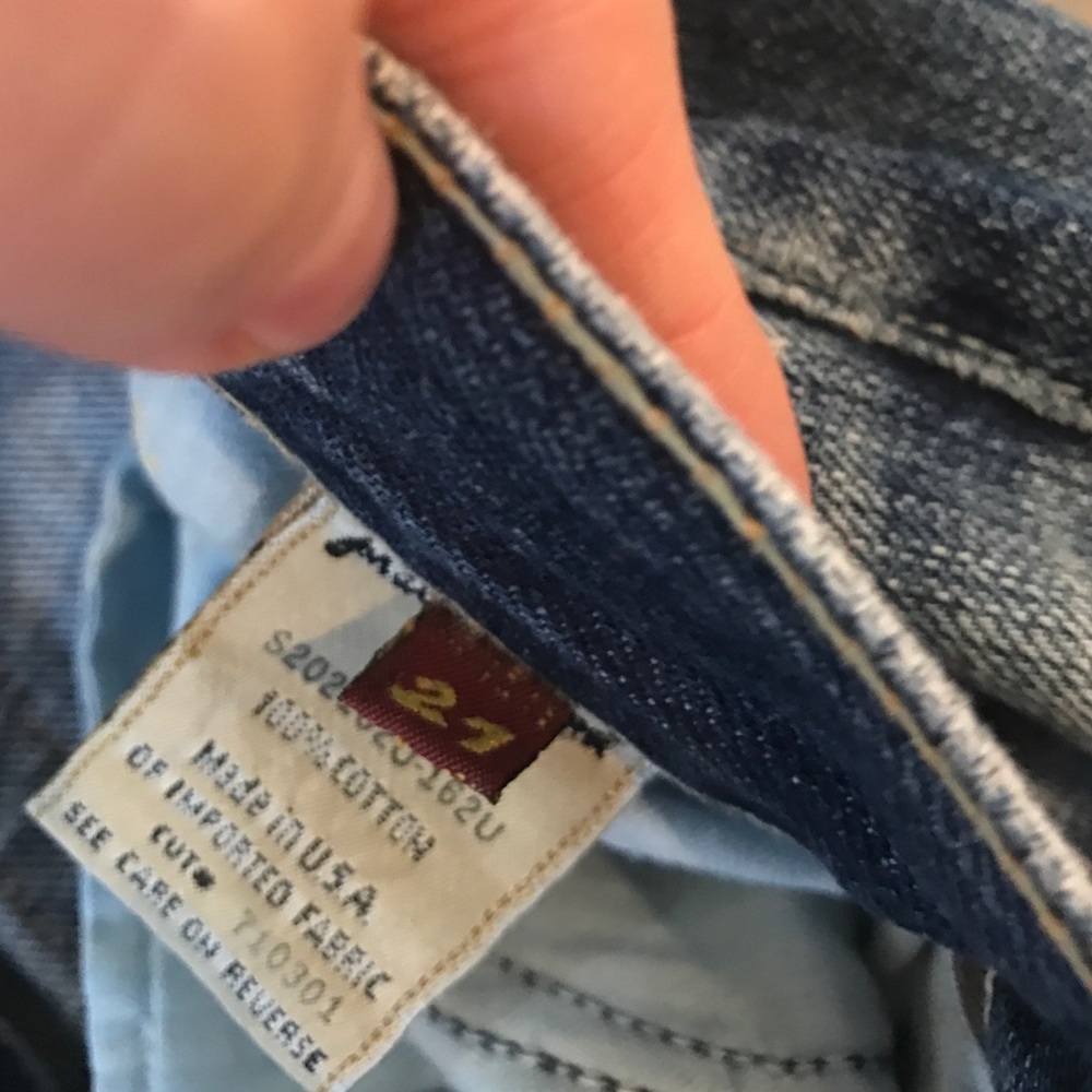 7 for all mankind destroyed Bermuda short - Picture 4 of 4
