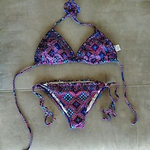 Billabong Santa-Fe print ruffled bikini