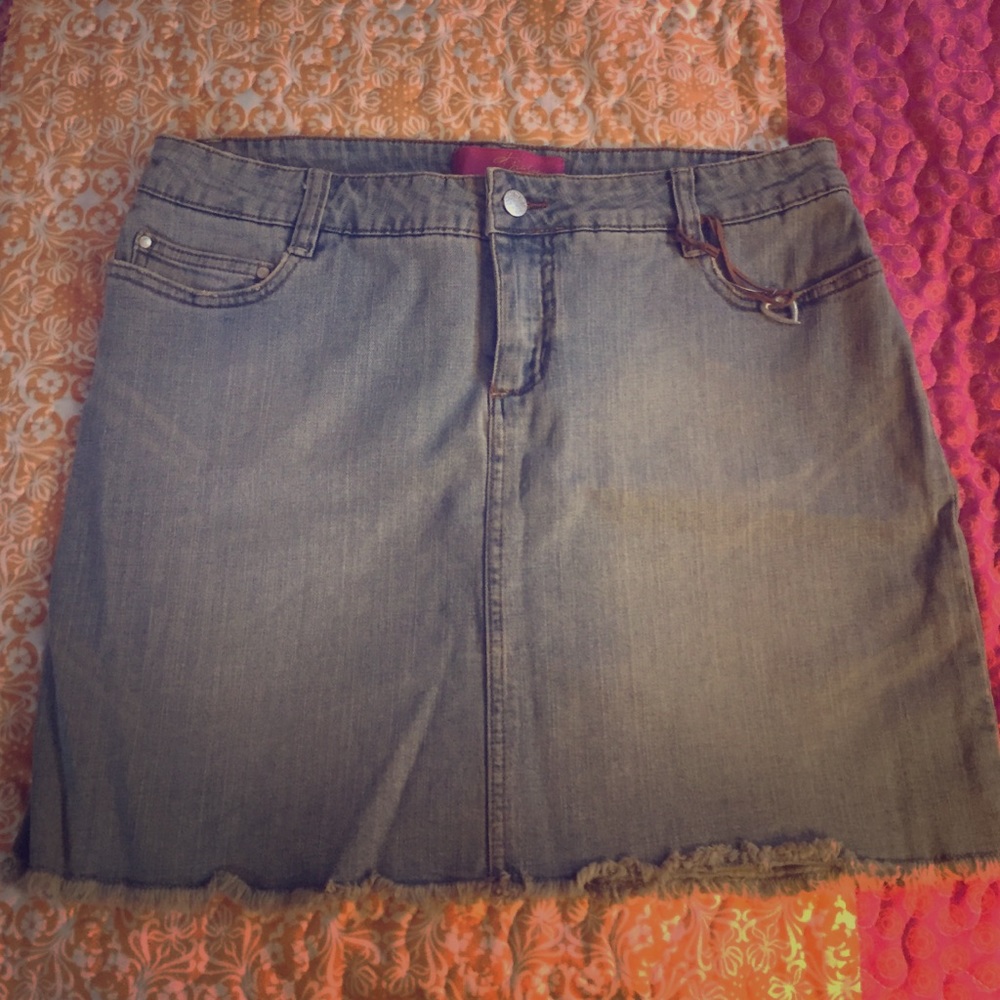 Thalia denim skirt 11/12 LAST CHANCE. Donating Fri