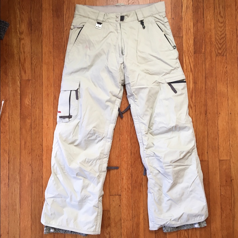 686 size M Hello Kitty snowboard pants