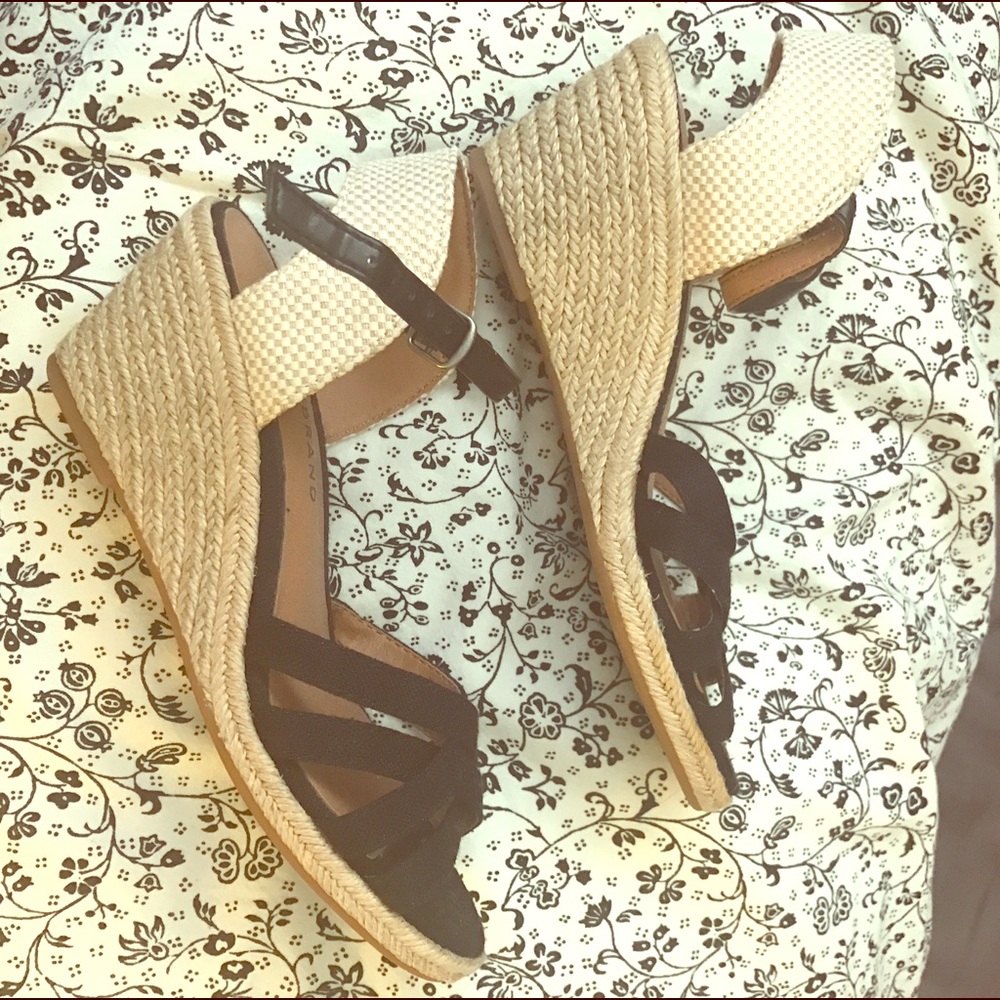 Lucky brand Black and Tan wedges