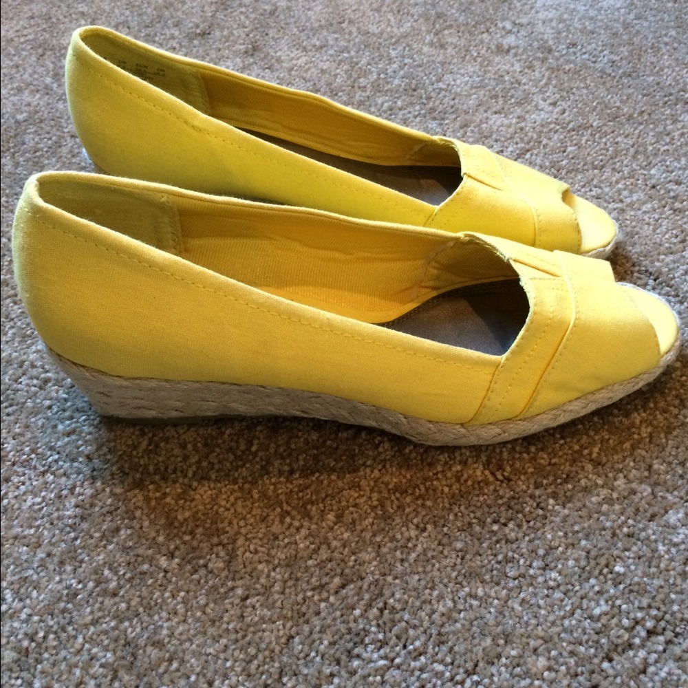 yellow cushioned wedges