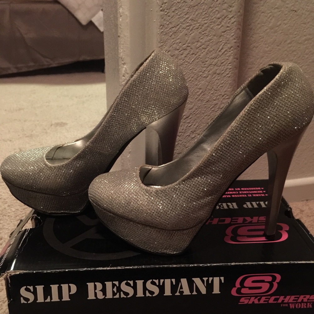 Shoes - Picture 2 of 4