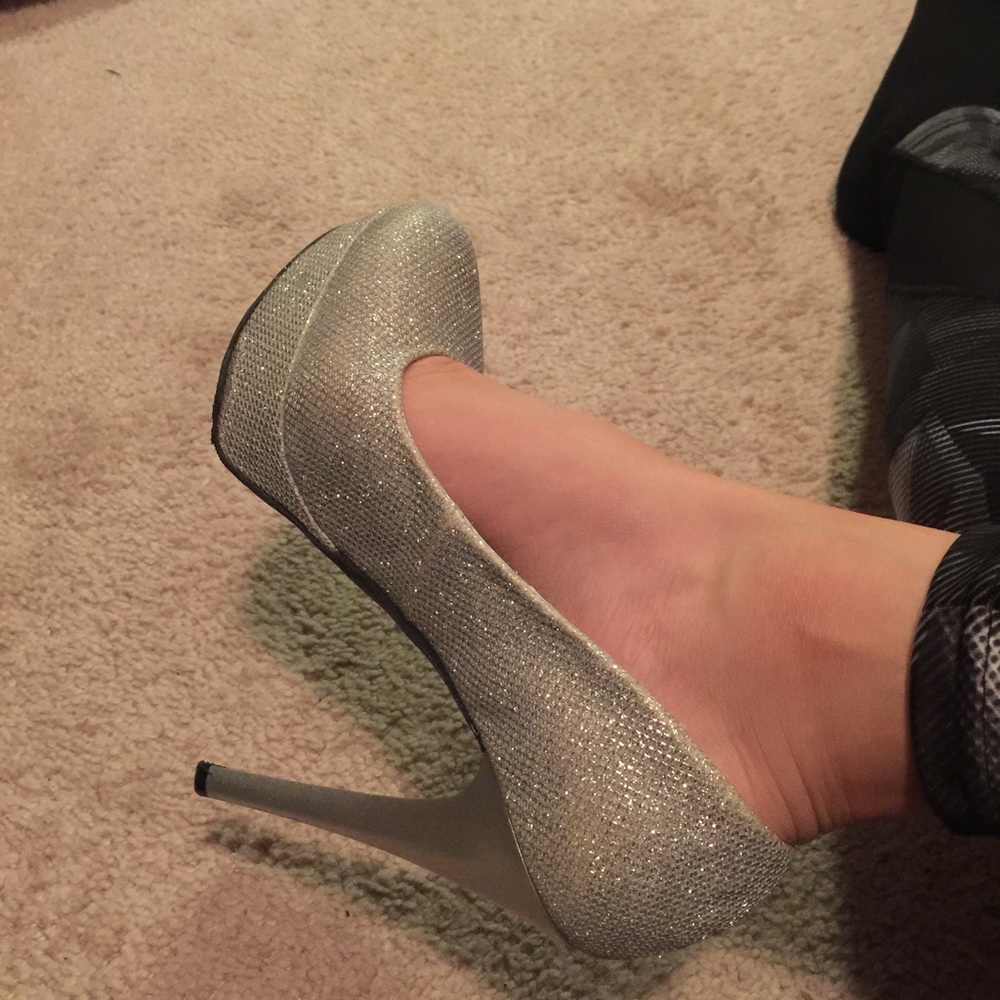 Shoes - Picture 3 of 4