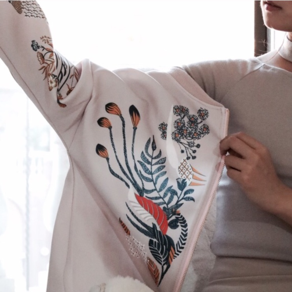 💞50% OFF!!! 💞Embroidered printed effect jacket👯 - Picture 3 of 5