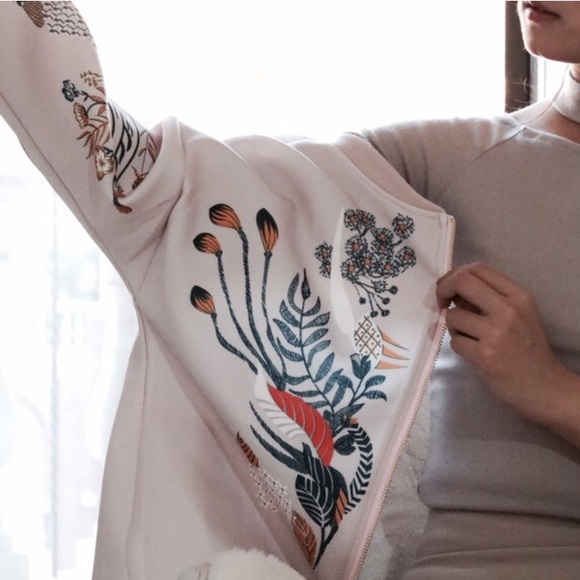 💞50% OFF!!! 💞Embroidered printed effect jacket👯 - Picture 3 of 5