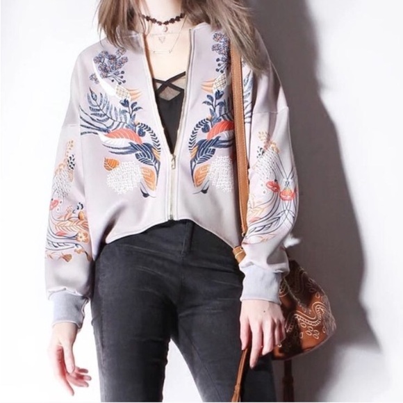 💞50% OFF!!! 💞Embroidered printed effect jacket👯 - Picture 2 of 5
