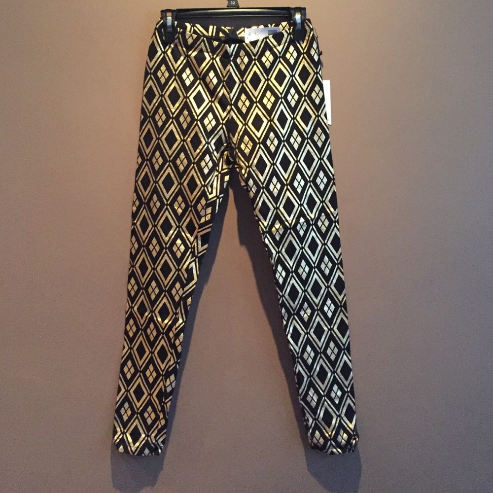 Black and gold leggings