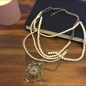 Antique-looking costume/ fashion necklace