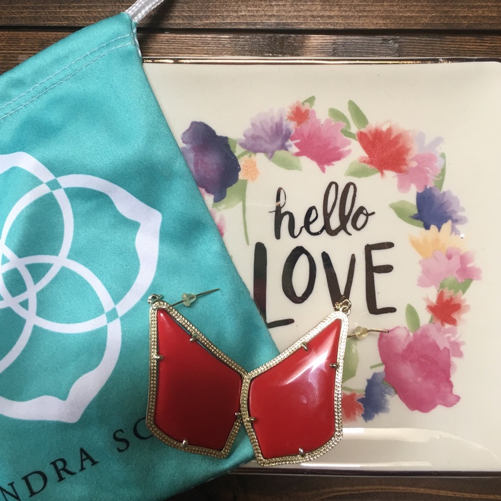 ❣️SOLD - Kendra Scott Bright Red Alexandra❣️