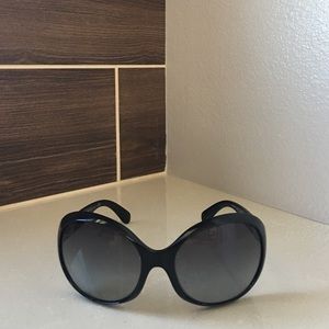 Beautiful Prada black sunglasses. Almost new.