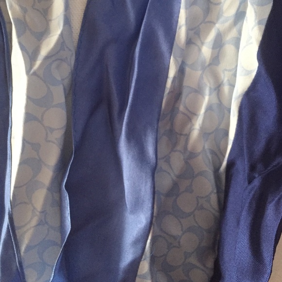 Coach scarf 100% silk - Picture 4 of 4